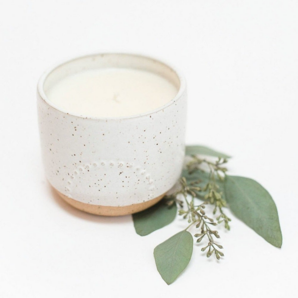 
                
                    Load image into Gallery viewer, Half Moon Speckled Clay Hand Poured Candle
                
            